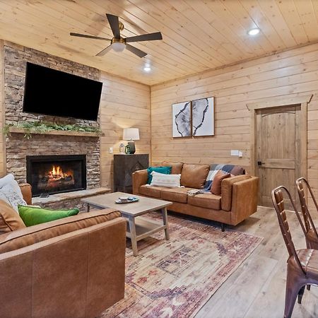 개틀린버그 Mins To Gburg Sleeps 8 Hot Tub Arcade Area Pool 빌라 외부 사진