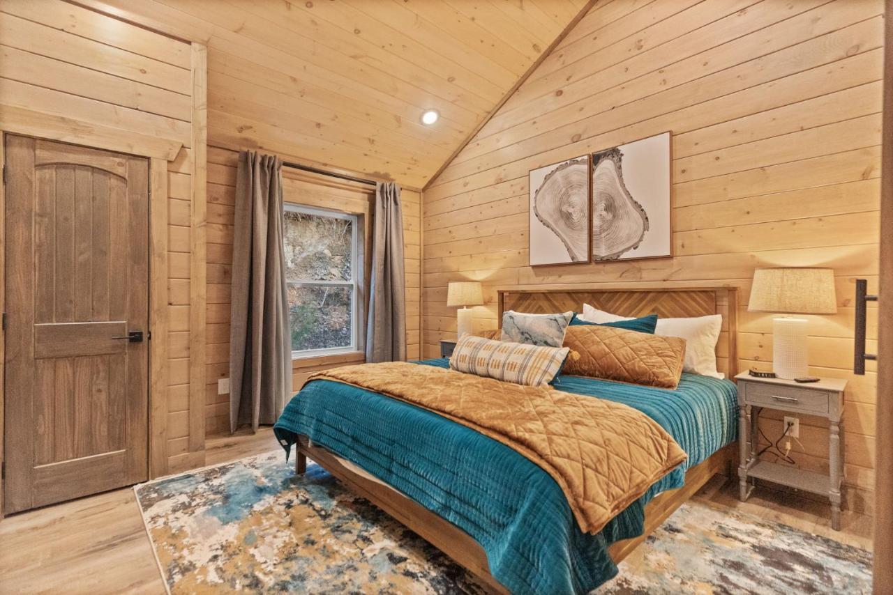 개틀린버그 Mins To Gburg Sleeps 8 Hot Tub Arcade Area Pool 빌라 외부 사진