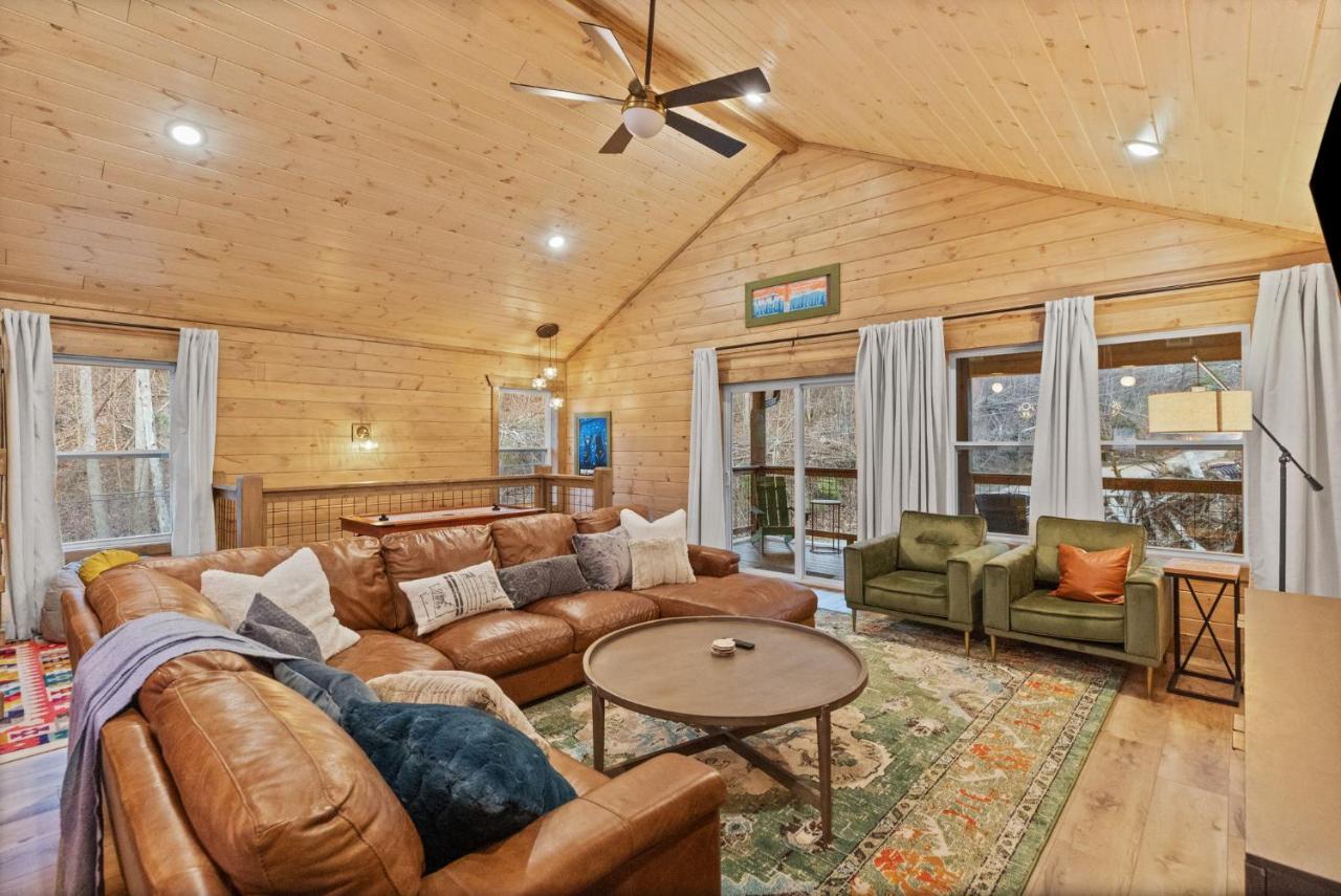 개틀린버그 Mins To Gburg Sleeps 8 Hot Tub Arcade Area Pool 빌라 외부 사진