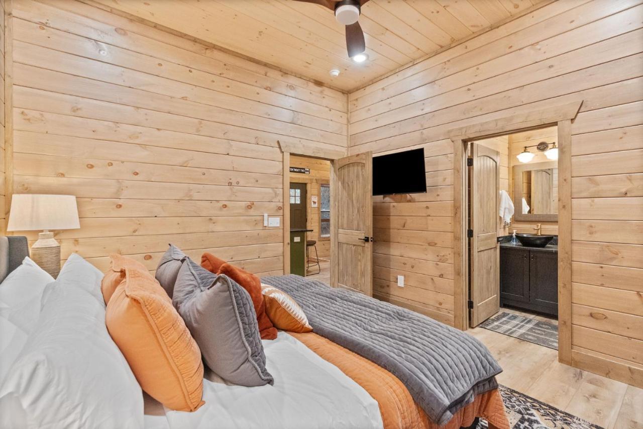 개틀린버그 Mins To Gburg Sleeps 8 Hot Tub Arcade Area Pool 빌라 외부 사진