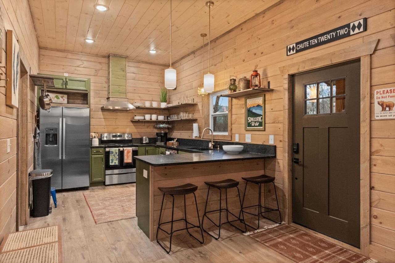 개틀린버그 Mins To Gburg Sleeps 8 Hot Tub Arcade Area Pool 빌라 외부 사진