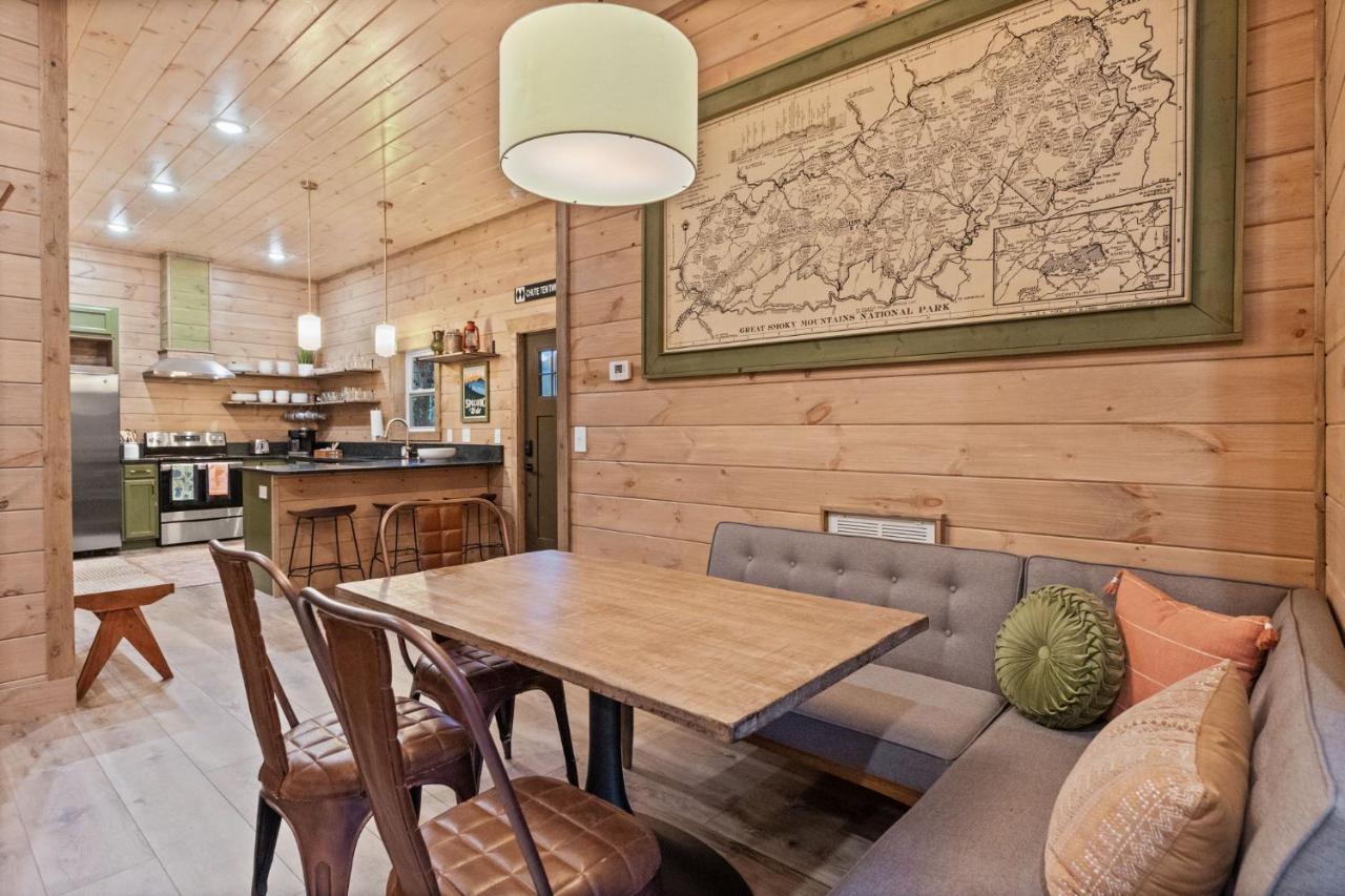 개틀린버그 Mins To Gburg Sleeps 8 Hot Tub Arcade Area Pool 빌라 외부 사진