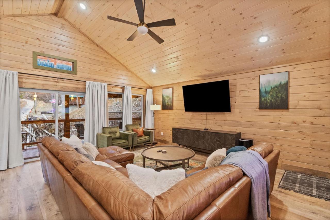 개틀린버그 Mins To Gburg Sleeps 8 Hot Tub Arcade Area Pool 빌라 외부 사진