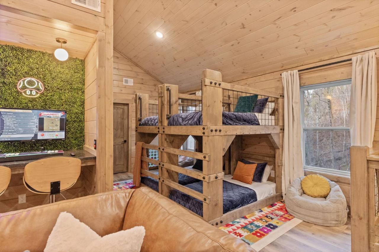 개틀린버그 Mins To Gburg Sleeps 8 Hot Tub Arcade Area Pool 빌라 외부 사진