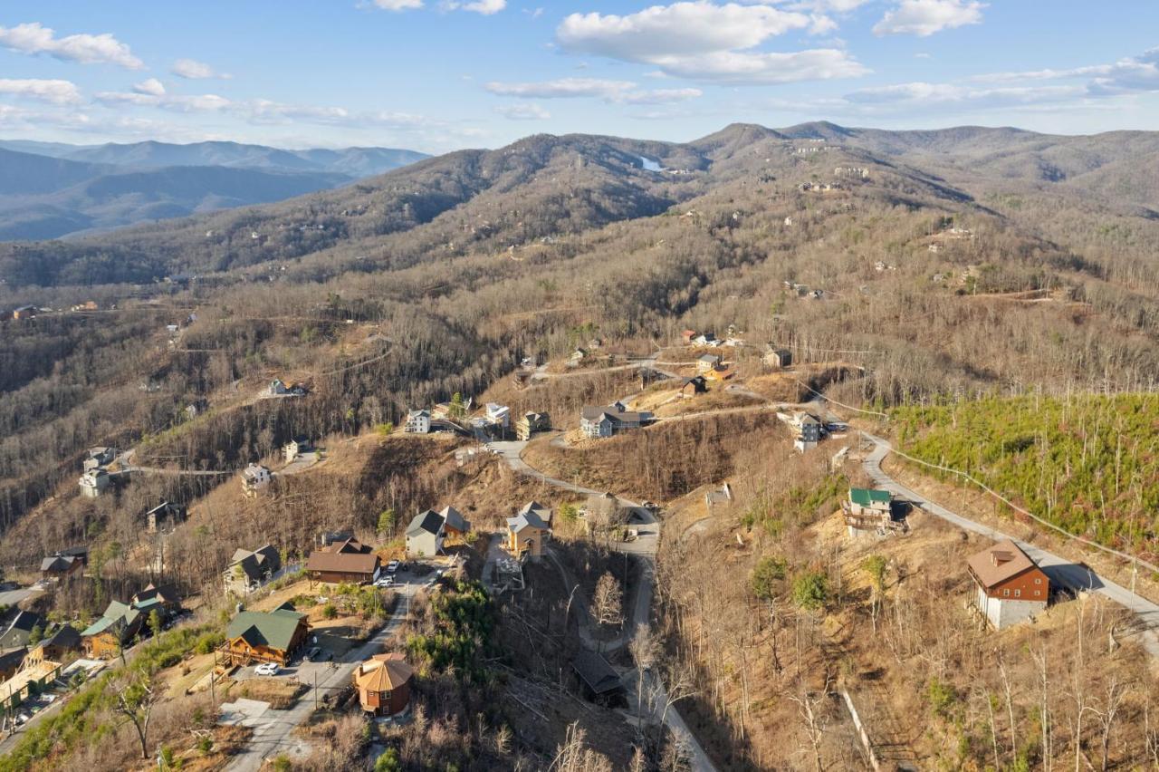 개틀린버그 Mins To Gburg Sleeps 8 Hot Tub Arcade Area Pool 빌라 외부 사진