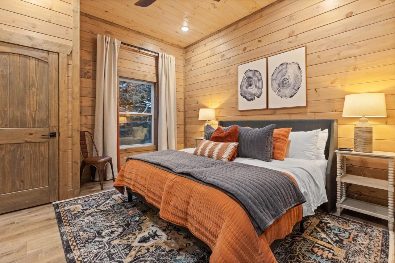 개틀린버그 Mins To Gburg Sleeps 8 Hot Tub Arcade Area Pool 빌라 외부 사진