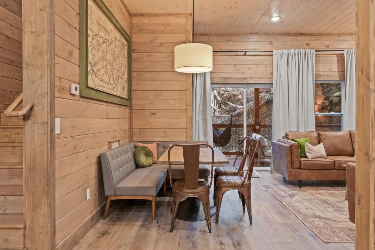 개틀린버그 Mins To Gburg Sleeps 8 Hot Tub Arcade Area Pool 빌라 외부 사진