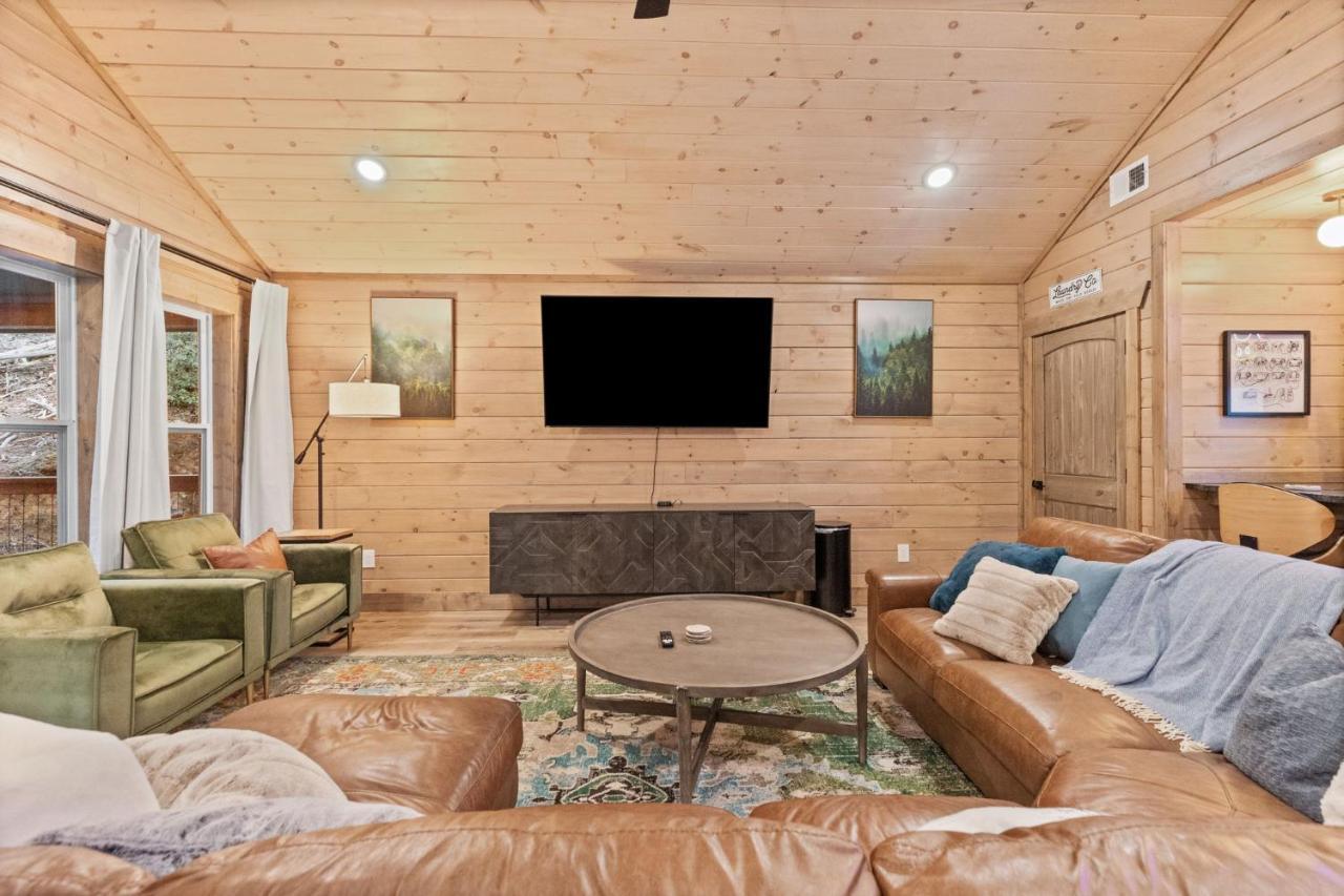 개틀린버그 Mins To Gburg Sleeps 8 Hot Tub Arcade Area Pool 빌라 외부 사진