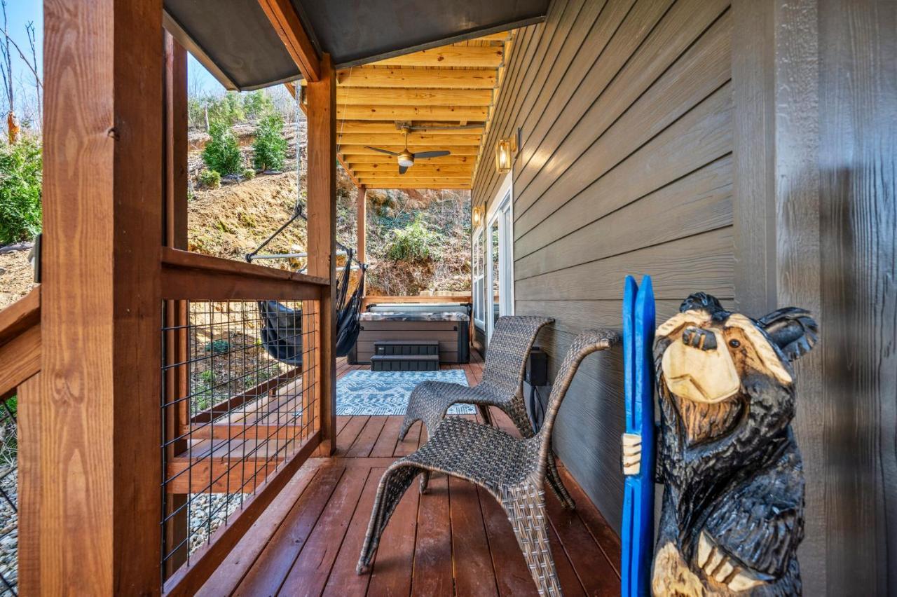 개틀린버그 Mins To Gburg Sleeps 8 Hot Tub Arcade Area Pool 빌라 외부 사진