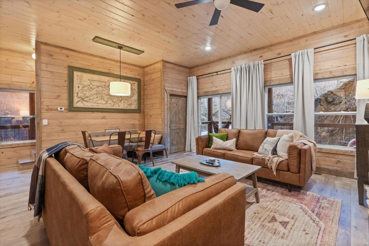 개틀린버그 Mins To Gburg Sleeps 8 Hot Tub Arcade Area Pool 빌라 외부 사진
