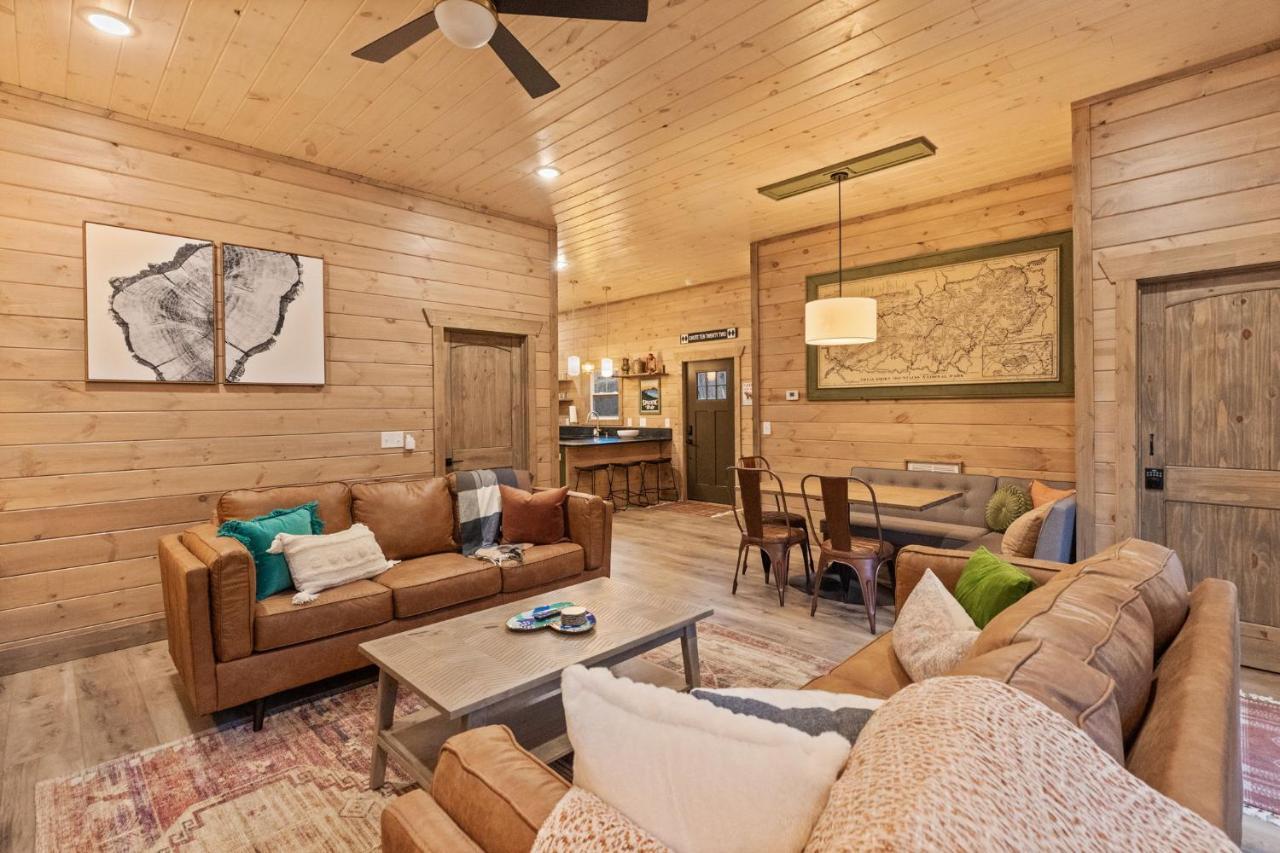 개틀린버그 Mins To Gburg Sleeps 8 Hot Tub Arcade Area Pool 빌라 외부 사진