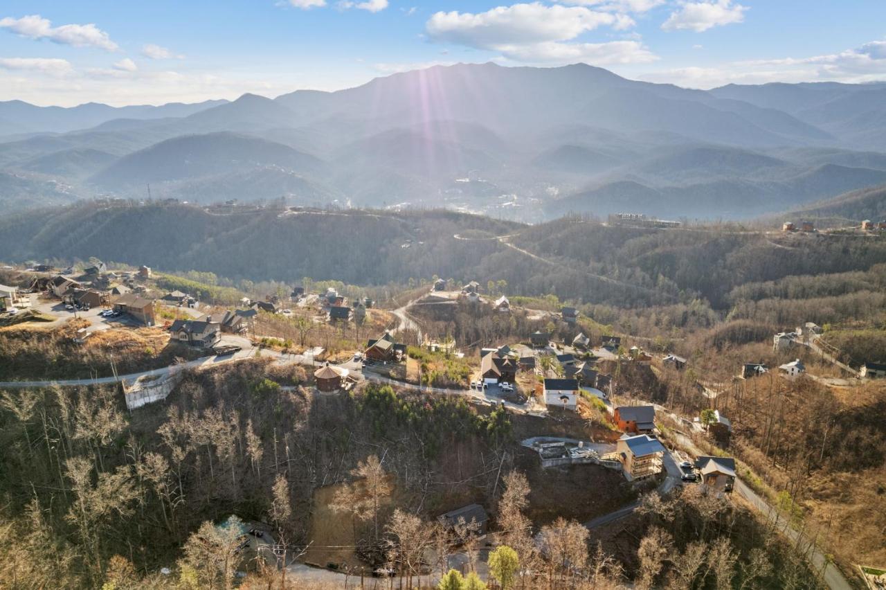 개틀린버그 Mins To Gburg Sleeps 8 Hot Tub Arcade Area Pool 빌라 외부 사진