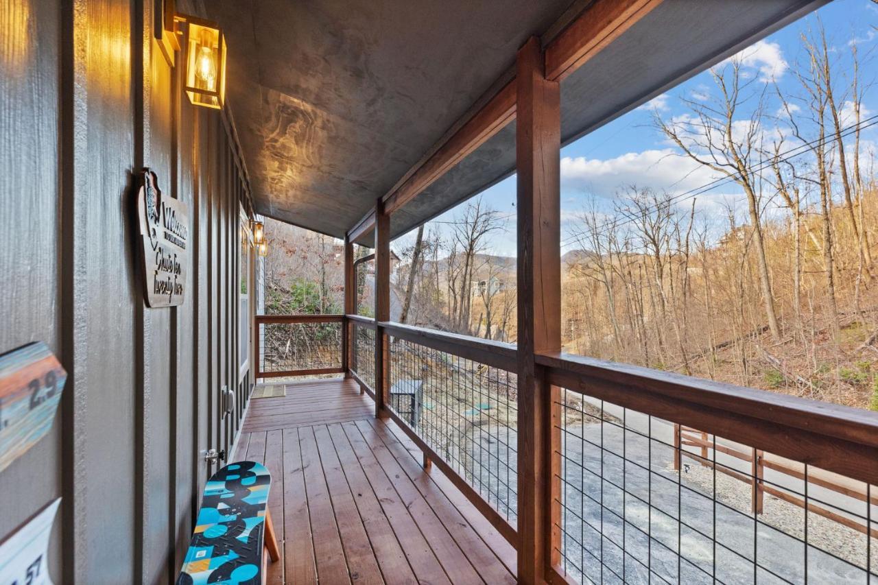 개틀린버그 Mins To Gburg Sleeps 8 Hot Tub Arcade Area Pool 빌라 외부 사진