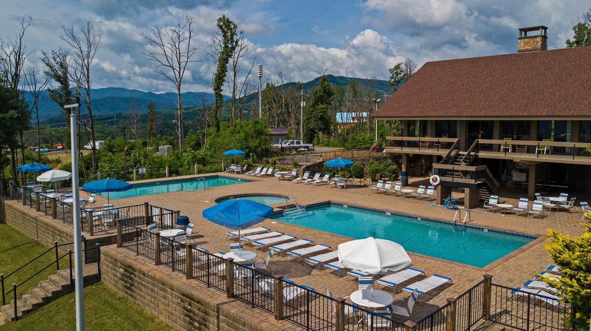 개틀린버그 Mins To Gburg Sleeps 8 Hot Tub Arcade Area Pool 빌라 외부 사진