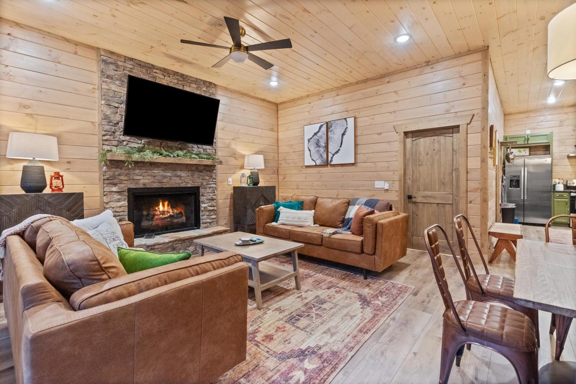 개틀린버그 Mins To Gburg Sleeps 8 Hot Tub Arcade Area Pool 빌라 외부 사진